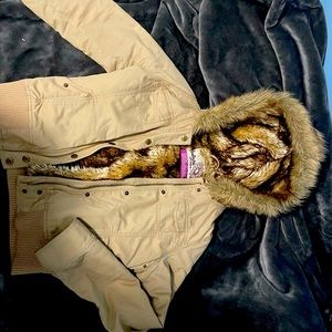 Hollister jacket lined with faux fur. Excellent used condition. Size 1